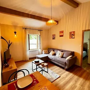 appartement-a-foix.midi-pyreneeshotels.com/
